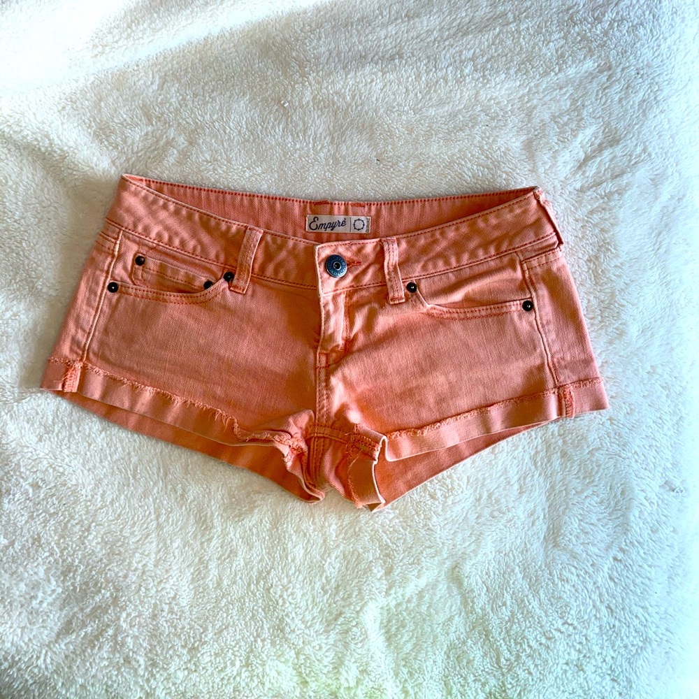 👍Zumiez Peach low rise Jean shorts size 5